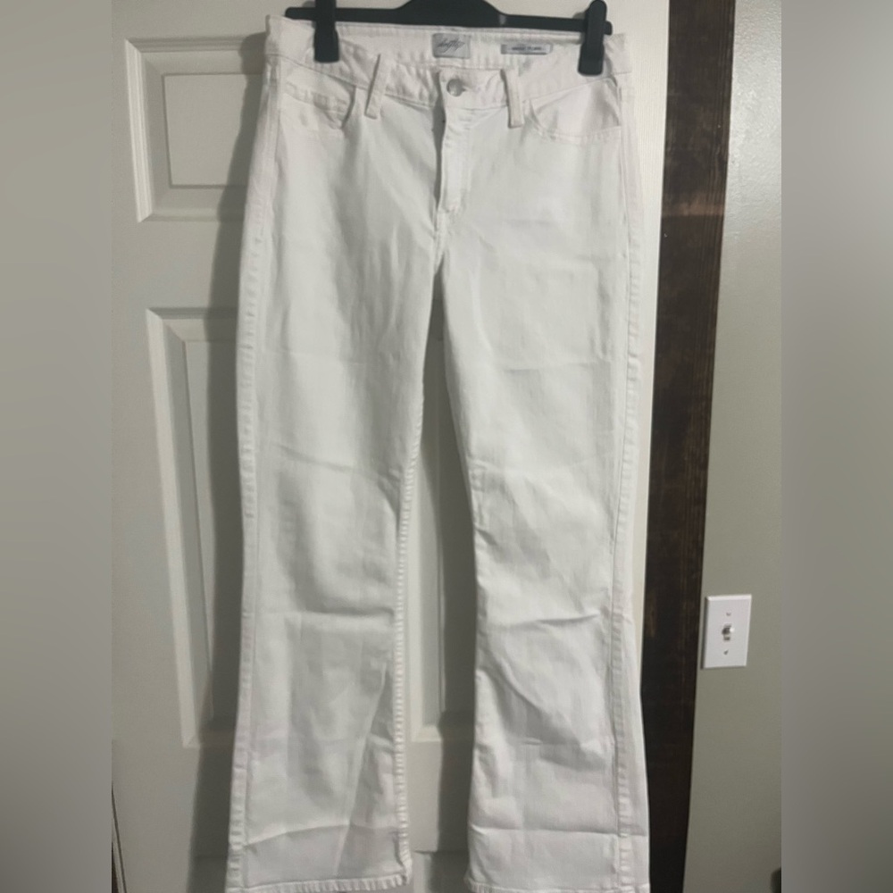 COPY - Buckle jeans, daytrip Virgo flare size 31L.